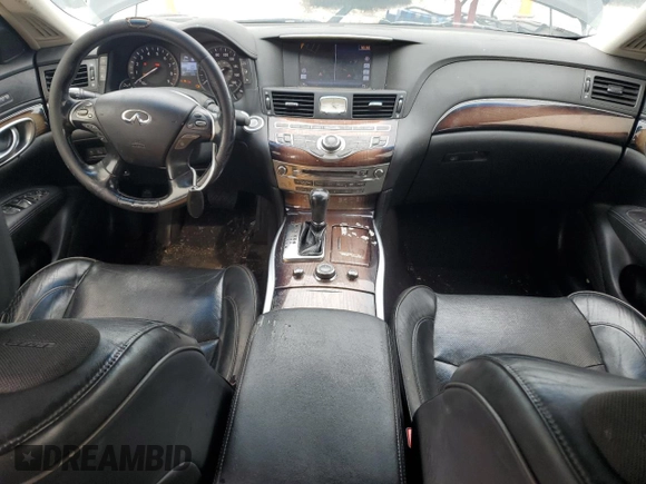 2015 Infiniti Q70 z VIN JN1BY1PR1FM830664, wystawiony jako Copart lot #56182275 z przebiegiem 263 925 mil mil oraz Czysty tytuł • Clean title. Historia ofert i sprzedaży dostępna na DreamBid. Obrazek 8.