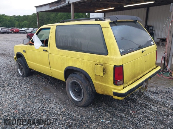 1989 Chevrolet Blazer z VIN 1GNCT18Z7K8226240, wystawiony jako IAAI lot #42367663 z przebiegiem 213 142 mil mil oraz . Historia ofert i sprzedaży dostępna na DreamBid. Obrazek 3.