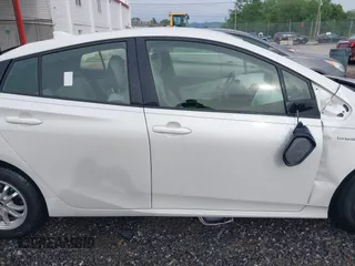 2016 Toyota Prius Two z VIN JTDKBRFUXG3519518, wystawiony jako IAAI lot #42209957 z przebiegiem 55 089 mil mil oraz . Historia ofert i sprzedaży dostępna na DreamBid. Obrazek 13.