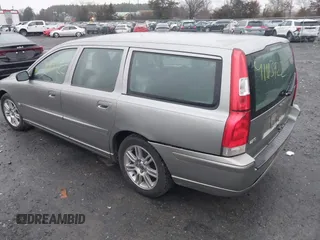 2006 Volvo V70 2.4L with VIN YV1SW640X62590834, listed as a IAAI auction lot 41113922 with 253,254 mi miles. Bid and sale history available at carsss.com. Image 3.