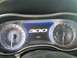 2015 Chrysler 300 Limited z VIN 2C3CCAAG5FH838054, wystawiony jako Copart lot #55480325 z przebiegiem 171 058 mil mil oraz Szkoda całkowita • Salvage title. Historia ofert i sprzedaży dostępna na DreamBid. Obrazek 9.