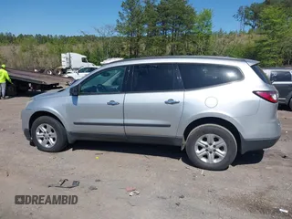 2015 Chevrolet Traverse LS z VIN 1GNKRFKD3FJ278483, wystawiony jako IAAI lot #42007507 z przebiegiem 147 938 mil mil oraz . Historia ofert i sprzedaży dostępna na DreamBid. Obrazek 14.