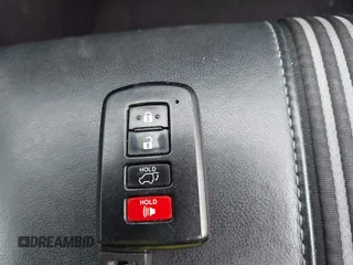 2017 Toyota Highlander XLE z VIN 5TDJZRFH0HS417638, wystawiony jako IAAI lot #42396180 z przebiegiem 101 377 mil mil oraz . Historia ofert i sprzedaży dostępna na DreamBid. Obrazek 11.