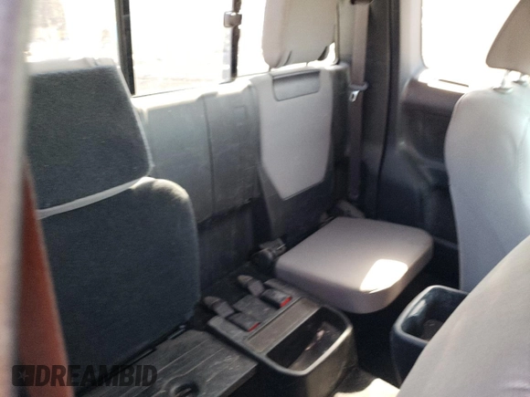 2022 Toyota Tacoma SR z VIN 3TYRZ5CN9NT020581, wystawiony jako Copart lot #53743095 z przebiegiem 70 833 mil mil oraz Szkoda całkowita • Salvage title. Historia ofert i sprzedaży dostępna na DreamBid. Obrazek 10.