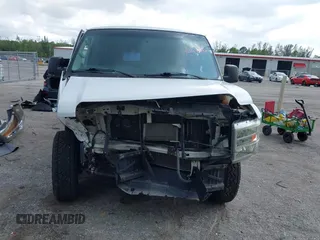 2014 Ford Econoline Passenger XL z VIN 1FBSS3BLXEDA00930, wystawiony jako IAAI lot #42445363 z przebiegiem Nie podano mil oraz . Historia ofert i sprzedaży dostępna na DreamBid. Obrazek 13.