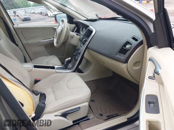2013 Volvo XC60 3.2L with VIN YV4952DL4D2452677, listed as a IAAI auction lot 42273803 with 141,639 mi miles and . Bid and sale history available at DreamBid. Image 5.