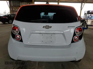 2016 Chevrolet Sonic LS z VIN 1G1JA6SHXG4118365, wystawiony jako Copart lot #50660315 z przebiegiem 129 039 mil mil oraz Czysty tytuł • Clean title. Historia ofert i sprzedaży dostępna na DreamBid. Obrazek 6.