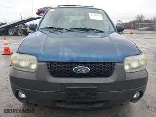 2007 Ford Escape XLT with VIN 1FMYU93117KA12085, listed as a IAAI auction lot 41195171 with 97,706 mi miles. Bid and sale history available at carsss.com. Image 12.