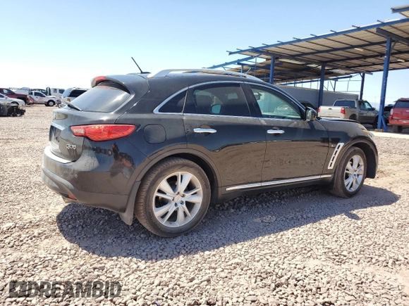 2015 Infiniti QX70 z VIN JN8CS1MW9FM481836, wystawiony jako Copart lot #57801425 z przebiegiem 130 011 mil mil oraz Szkoda całkowita • Salvage title. Historia ofert i sprzedaży dostępna na DreamBid. Obrazek 3.