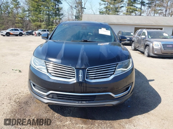 2017 Lincoln MKX Reserve z VIN 2LMPJ8LP2HBL25990, wystawiony jako IAAI lot #41780043 z przebiegiem 121 883 mil mil oraz . Historia ofert i sprzedaży dostępna na DreamBid. Obrazek 12.