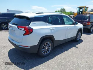 2024 GMC Terrain SLT z VIN 3GKALVEG7RL234722, wystawiony jako IAAI lot #42588099 z przebiegiem 31 077 mil mil oraz . Historia ofert i sprzedaży dostępna na DreamBid. Obrazek 4.