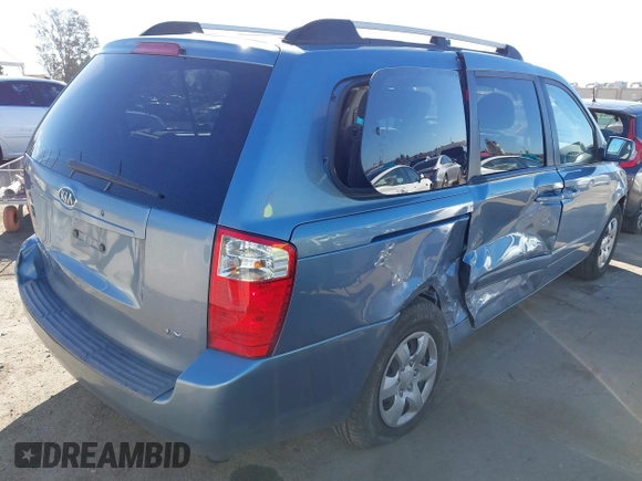 2008 Kia Sedona LX with VIN KNDMB233986218153, listed as a IAAI auction lot 41671096 with 144,933 mi miles. Bid and sale history available at carsss.com. Image 4.