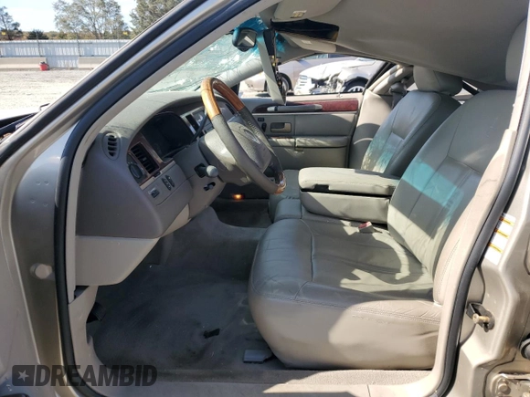 2004 Lincoln Town Car Ultimate L z VIN 1LNHM85W94Y672371, wystawiony jako Copart lot #77752284 z przebiegiem 140 776 mil mil oraz Nie do naprawy • Non repairable. Historia ofert i sprzedaży dostępna na DreamBid. Obrazek 7.