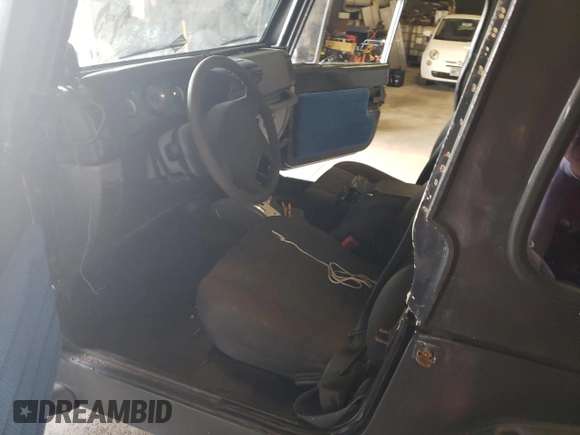 2004 Jeep Wrangler Sport z VIN 1J4FA49S44P746039, wystawiony jako Copart lot #51982795 z przebiegiem Nie podano mil oraz Czysty tytuł • Clean title. Historia ofert i sprzedaży dostępna na DreamBid. Obrazek 7.