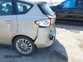 2017 Ford C-Max SE z VIN 1FADP5AU7HL117831, wystawiony jako IAAI lot #42034045 z przebiegiem 124 014 mil mil oraz . Historia ofert i sprzedaży dostępna na DreamBid. Obrazek 6.