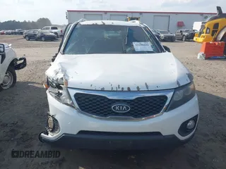 2013 Kia Sorento EX with VIN 5XYKU3A68DG333340, listed as a IAAI auction lot 41680880 with 207,570 mi miles. Bid and sale history available at carsss.com. Image 13.