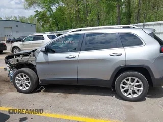 2016 Jeep Cherokee Latitude z VIN 1C4PJMCS9GW213469, wystawiony jako IAAI lot #42270882 z przebiegiem 144 499 mil mil oraz . Historia ofert i sprzedaży dostępna na DreamBid. Obrazek 15.