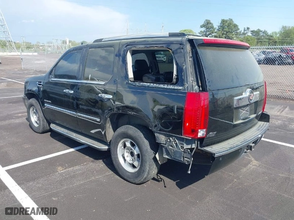 2013 Cadillac Escalade Luxury with VIN 1GYS4BEF6DR162720, listed as a IAAI auction lot 41971364 with 211,396 mi miles. Bid and sale history available at carsss.com. Image 3.