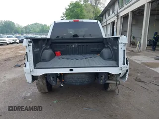 2022 Ford F-150 XL z VIN 1FTEW1EP1NKE50669, wystawiony jako IAAI lot #42294888 z przebiegiem 77 191 mil mil oraz . Historia ofert i sprzedaży dostępna na DreamBid. Obrazek 16.