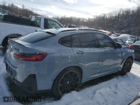 2024 BMW X4 M z VIN 5YM23EC01R9W18369, wystawiony jako Copart lot #53838455 z przebiegiem 11 550 mil mil oraz Szkody całkowita. Historia ofert i sprzedaży dostępna na DreamBid. Obrazek 3.