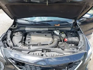 2019 Cadillac XT4 AWD Luxury z VIN 1GYFZBR41KF150209, wystawiony jako IAAI lot #42325529 z przebiegiem 76 828 mil mil oraz . Historia ofert i sprzedaży dostępna na DreamBid. Obrazek 10.
