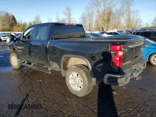 2021 Chevrolet Silverado 3500HD LT with VIN 1GC4YTEY7MF269092, listed as a Copart auction lot 84300724 with 92,215 mi miles and Salvage Title. Bid and sale history available at carsss.com. Image 2.