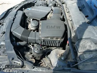 2011 BMW 3 Series 335i xDrive z VIN WBAKF9C57BE262345, wystawiony jako IAAI lot #43428669 z przebiegiem 127 610 mil mil oraz . Historia ofert i sprzedaży dostępna na DreamBid. Obrazek 20.