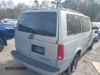 2000 Chevrolet Astro z VIN 1GNDM19W1YB219270, wystawiony jako IAAI lot #42053149 z przebiegiem 202 254 mil mil oraz . Historia ofert i sprzedaży dostępna na DreamBid. Obrazek 4.