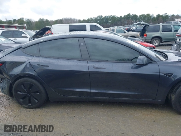 2024 Tesla Model 3 z VIN 5YJ3E1EAXRF860931, wystawiony jako IAAI lot #41760589 z przebiegiem 12 273 mil mil oraz . Historia ofert i sprzedaży dostępna na DreamBid. Obrazek 13.