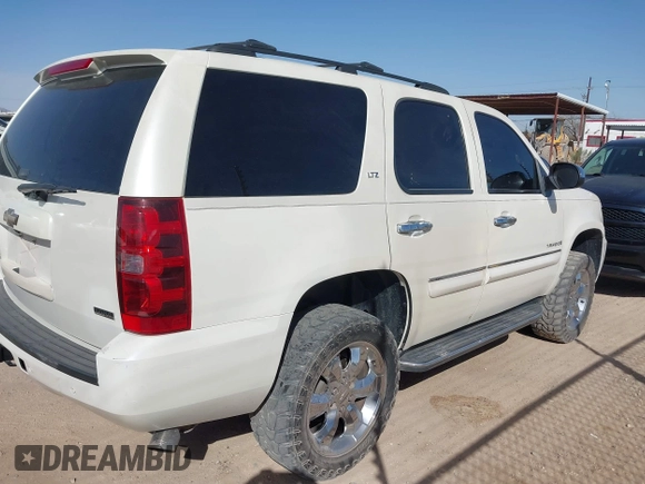 2008 Chevrolet Tahoe LTZ z VIN 1GNFK13028R196298, wystawiony jako IAAI lot #41634511 z przebiegiem 213 253 mil mil oraz . Historia ofert i sprzedaży dostępna na DreamBid. Obrazek 4.