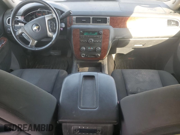 2011 Chevrolet Suburban z VIN 1GNSKHE39BR266160, wystawiony jako Copart lot #46368555 z przebiegiem 230 458 mil mil oraz Czysty tytuł • Clean title. Historia ofert i sprzedaży dostępna na DreamBid. Obrazek 8.
