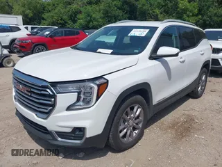 2023 GMC Terrain SLT z VIN 3GKALPEG4PL194415, wystawiony jako IAAI lot #42338108 z przebiegiem 51 966 mil mil oraz . Historia ofert i sprzedaży dostępna na DreamBid. Obrazek 2.