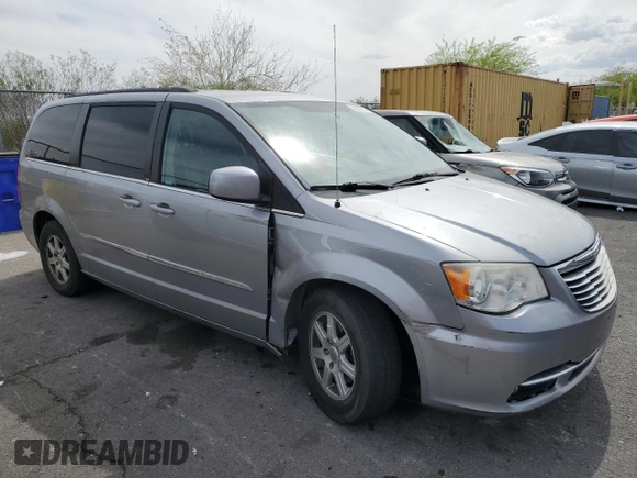 2013 Chrysler Town & Country Touring z VIN 2C4RC1BG0DR630188, wystawiony jako Copart lot #53320815 z przebiegiem 115 026 mil mil oraz Szkoda całkowita • Salvage title. Historia ofert i sprzedaży dostępna na DreamBid. Obrazek 4.