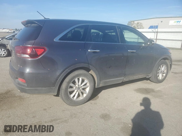 2019 Kia Sorento LX with VIN 5XYPG4A55KG455080, listed as a Copart auction lot 46253135 with 112,415 mi miles and Salvage Title. Bid and sale history available at DreamBid. Image 3.