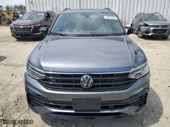 2024 Volkswagen Tiguan SE R-Line Black with VIN 3VV8B7AX3RM112370, listed as a Copart auction lot 54293335 with 3,330 mi miles and Salvage Title. Bid and sale history available at carsss.com. Image 5.