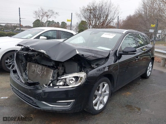 2016 Volvo V60 T5 Drive-E Premier with VIN YV140MEK5G1299728, listed as a IAAI auction lot 41550325 with 134,507 mi miles. Bid and sale history available at carsss.com. Image 2.