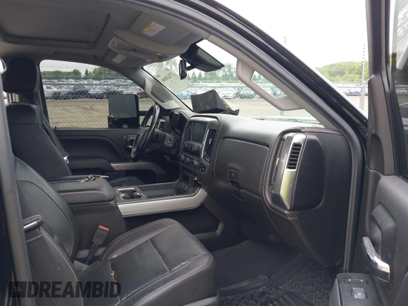2019 Chevrolet Silverado 2500HD LTZ with VIN 1GC1KTEY5KF151527, listed as a IAAI auction lot 37045890 with 120,233 mi miles. Bid and sale history available at carsss.com. Image 5.