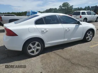2013 Volvo S60 T5 Premier z VIN YV1612FS2D1218429, wystawiony jako Copart lot #57075845 z przebiegiem 82 846 mil mil oraz Czysty tytuł • Clean title. Historia ofert i sprzedaży dostępna na DreamBid. Obrazek 3.