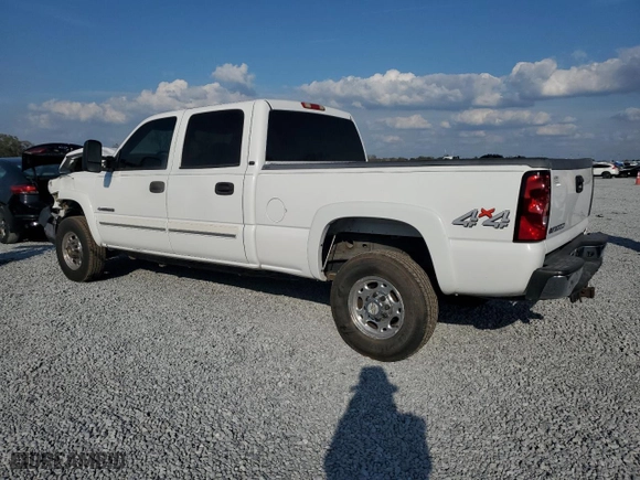 2006 Chevrolet Silverado 2500HD LT2 with VIN 1GCHK23U36F125555, listed as a Copart auction lot 43196755 with 150,417 mi miles and Salvage Title. Bid and sale history available at carsss.com. Image 2.