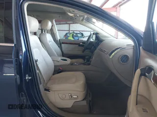 2013 Audi Q7 Premium Plus z VIN WA1LGAFE2DD008367, wystawiony jako IAAI lot #42164926 z przebiegiem 124 207 mil mil oraz . Historia ofert i sprzedaży dostępna na DreamBid. Obrazek 5.