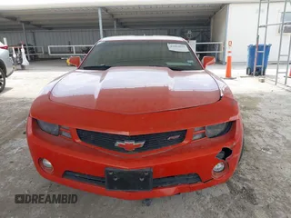 2011 Chevrolet Camaro 1LT z VIN 2G1FB1ED2B9157424, wystawiony jako IAAI lot #42063035 z przebiegiem 135 796 mil mil oraz . Historia ofert i sprzedaży dostępna na DreamBid. Obrazek 12.