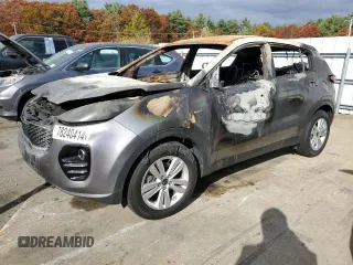 2018 Kia Sportage LX z VIN KNDPMCAC5J7324955, wystawiony jako Copart lot #62067805 z przebiegiem Nie podano mil oraz Nie do naprawy • Non repairable. Historia ofert i sprzedaży dostępna na DreamBid. Obrazek 1.