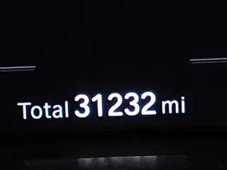 2021 BMW X5 M z VIN 5YMJU0C04M9F63827, wystawiony jako IAAI lot #42351633 z przebiegiem 31 232 mil mil oraz . Historia ofert i sprzedaży dostępna na DreamBid. Obrazek 15.