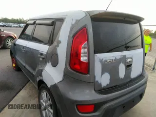 2013 Kia Soul + with VIN KNDJT2A67D7577423, listed as a IAAI auction lot 37425764 with 102,511 mi miles. Bid and sale history available at carsss.com. Image 3.