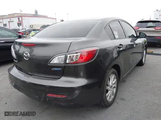 2013 Mazda Mazda3 i Grand Touring with VIN JM1BL1WP9D1758445, listed as a IAAI auction lot 41847918 with 140,833 mi miles. Bid and sale history available at carsss.com. Image 4.