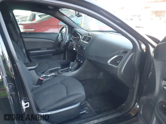 2014 Dodge Avenger SE z VIN 1C3CDZAG6EN138108, wystawiony jako IAAI lot #42068904 z przebiegiem 136 618 mil mil oraz . Historia ofert i sprzedaży dostępna na DreamBid. Obrazek 5.