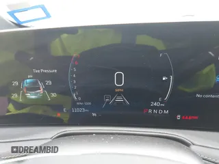 2025 Cadillac XT4 FWD Premium Luxury z VIN 1GYFZCR44SF122443, wystawiony jako IAAI lot #42414279 z przebiegiem 11 023 mil mil oraz . Historia ofert i sprzedaży dostępna na DreamBid. Obrazek 7.