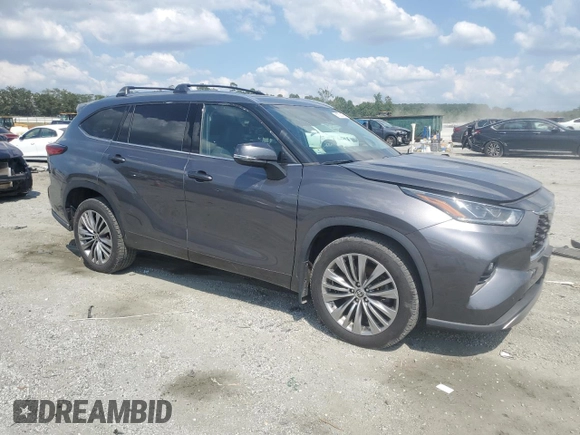 2022 Toyota Highlander Platinum with VIN 5TDFZRBH7NS182601, listed as a Copart auction lot 61832475 with 61,958 mi miles and Salvage title. Bid and sale history available at DreamBid. Image 4.