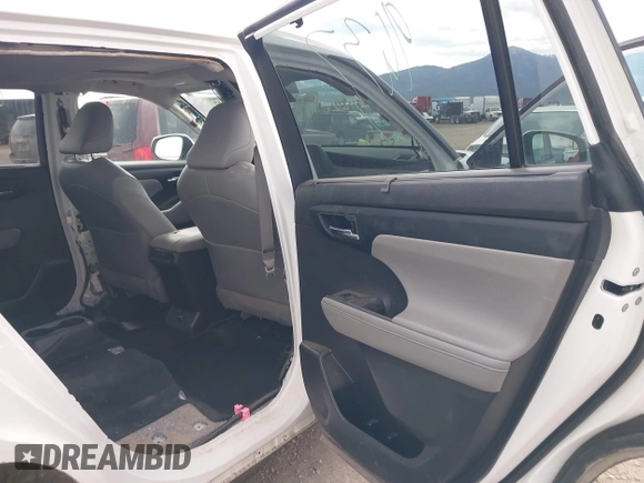 2022 Toyota Highlander XLE with VIN 5TDGZRBHXNS234405, listed as a IAAI auction lot 42045237 with 49,875 mi miles and . Bid and sale history available at DreamBid. Image 8.