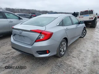 2017 Honda Civic LX z VIN 2HGFC2F51HH562496, wystawiony jako IAAI lot #41524243 z przebiegiem Nie podano mil oraz . Historia ofert i sprzedaży dostępna na DreamBid. Obrazek 4.